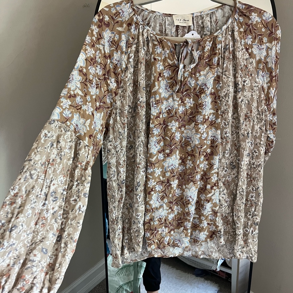 NWT 1 4 3 Story Floral Print Women's Top - Picture 4 of 7